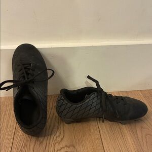 Kid’s Black Soccer Cleats